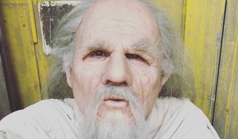 Le père Fouras (Fort Boyard) montre son visage sans maquillage