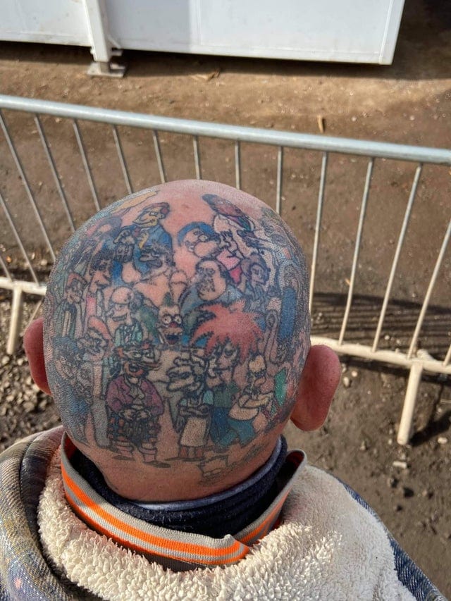 un crâne tatoué