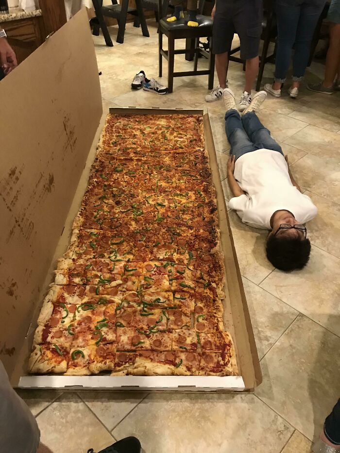 une immense pizza