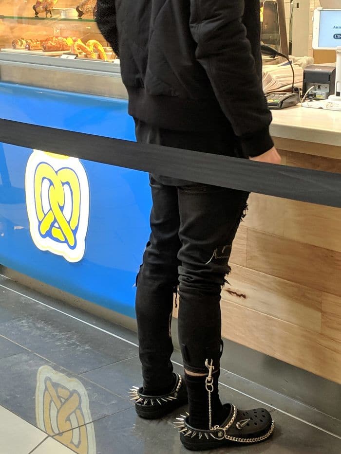 des crocs punk