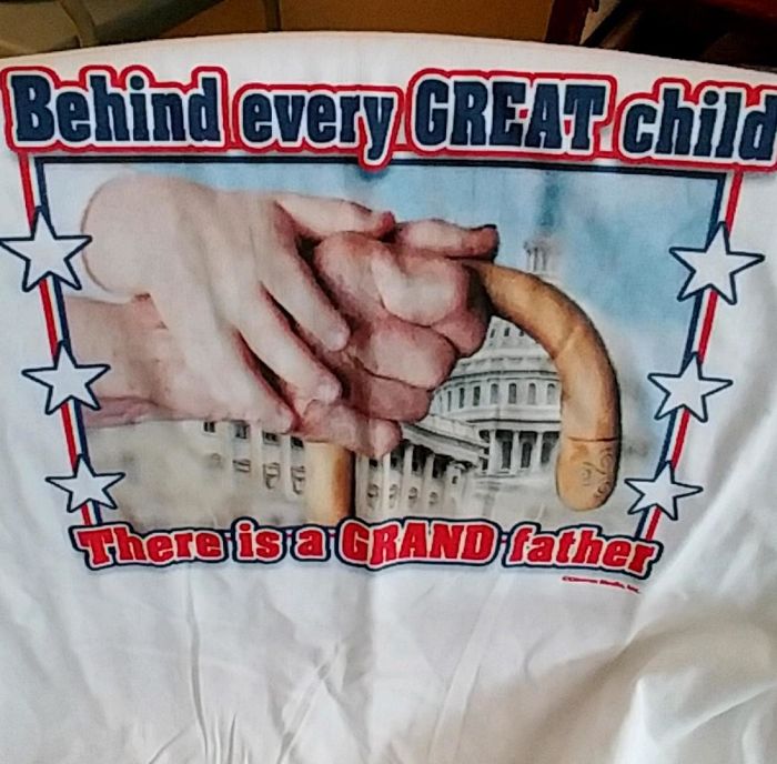 un tee-shirt imprimé