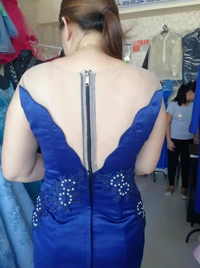 une robe avec fermeture éclair