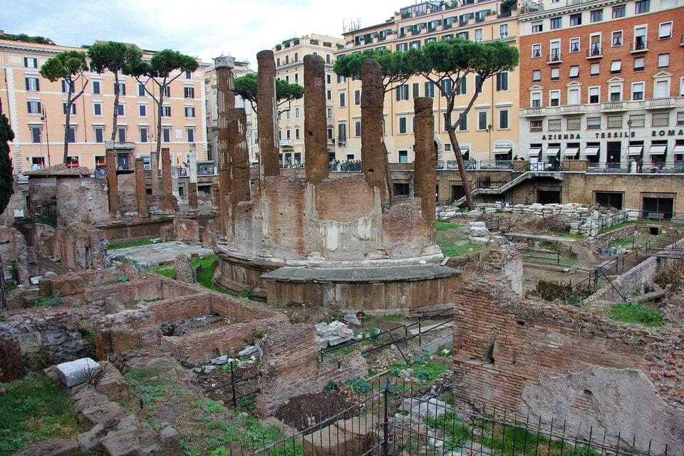 La Piazza Torre d'Argentina à Rome