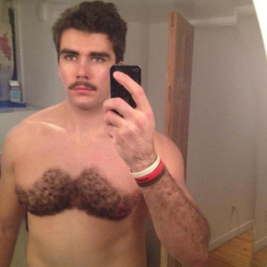 une moustache originale