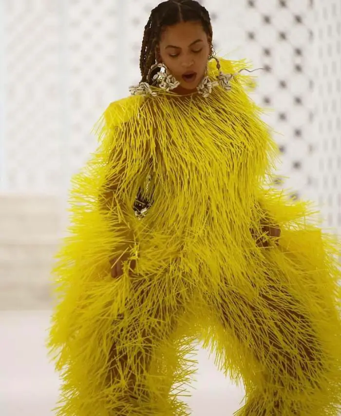 Beyoncé-tenue-robe-jaune