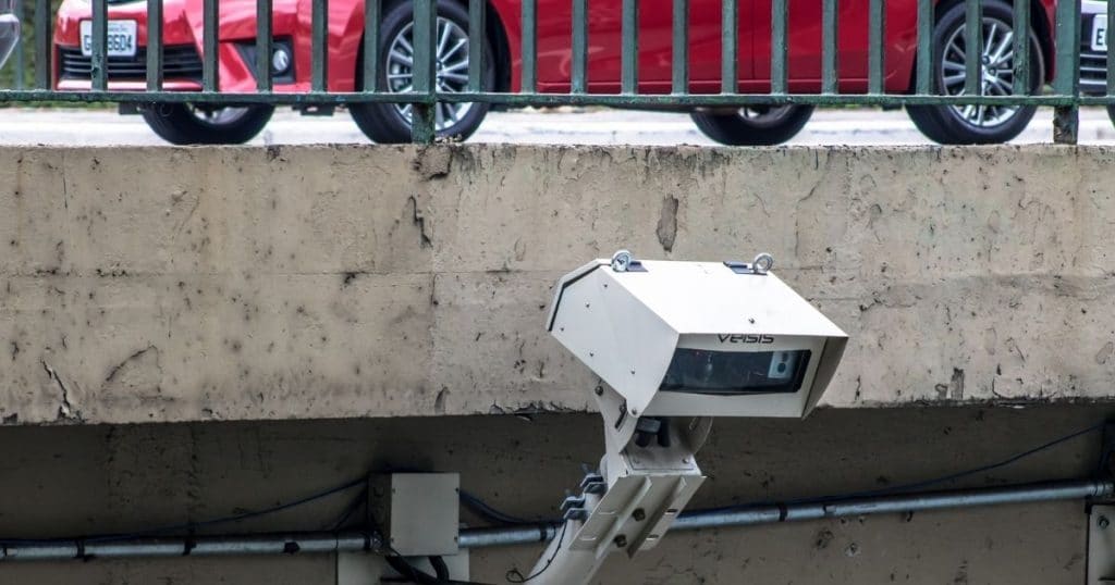 Doubs Une conductrice flashée 33 fois par un radar tronçon reçoit une