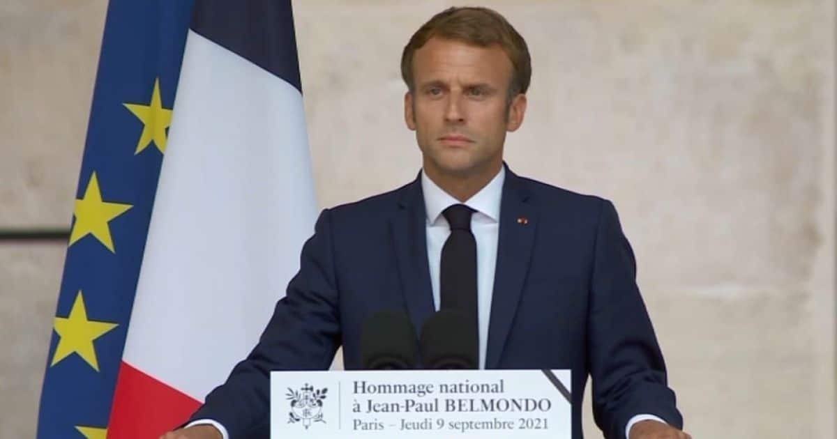 Hommage à Jean-Paul Belmondo : le vibrant discours d’Emmanuel Macron aux Invalides