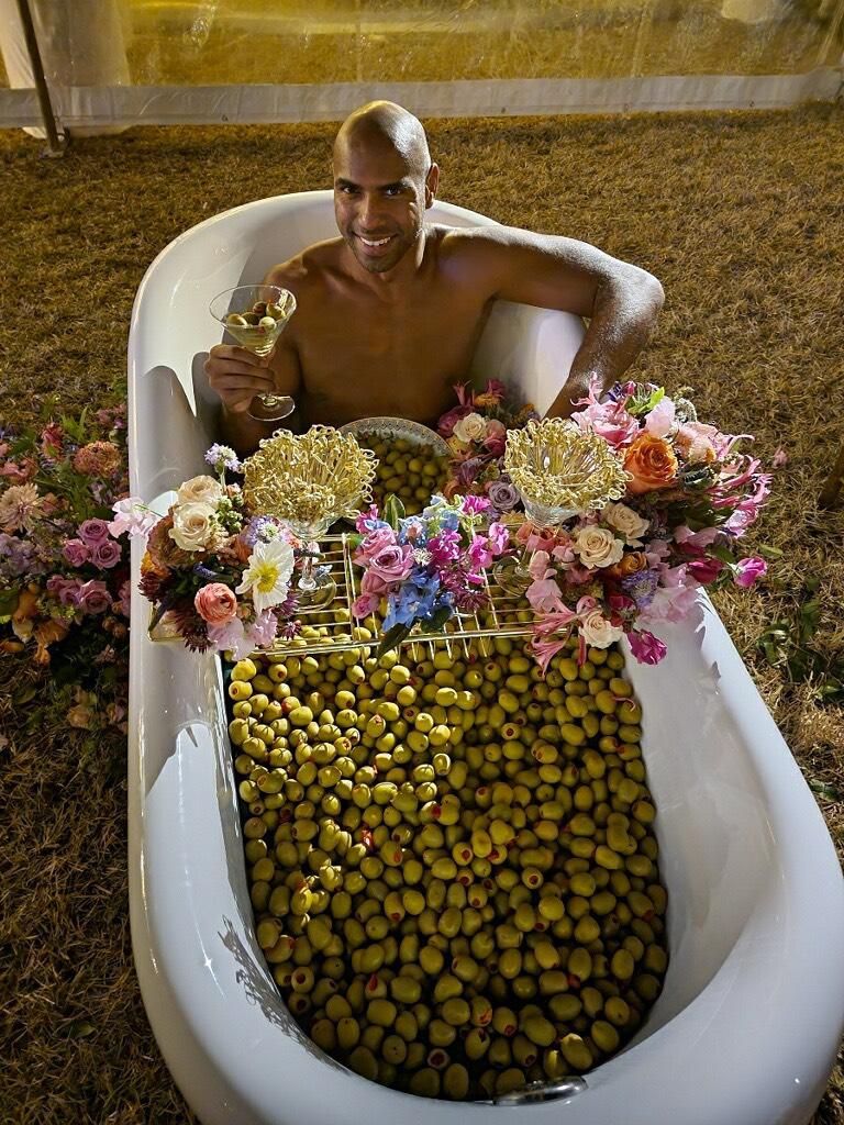 L'homme qui distribue les olives