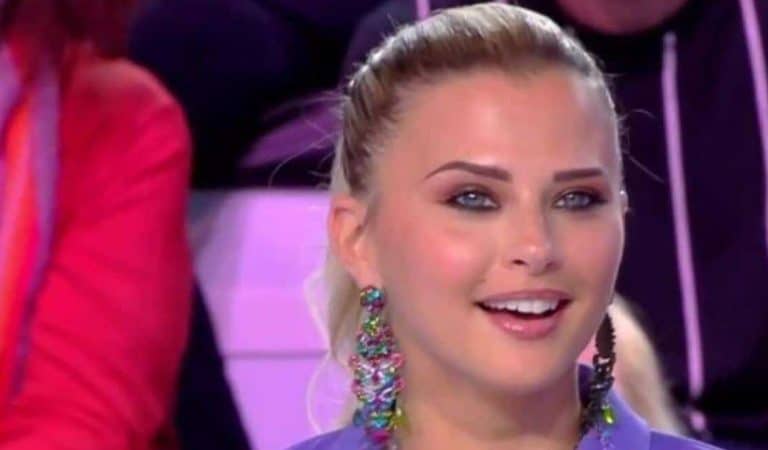 « Grosse surprise » : Kelly Vedovelli, la chouchoute de Cyril Hanouna fait une grande annonce sur Instagram « Grosse surprise » : Kelly Vedovelli, la chouchoute de Cyril Hanouna fait une grande annonce sur Instagram