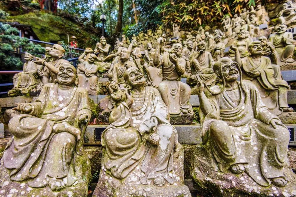 statues de moines au Japon