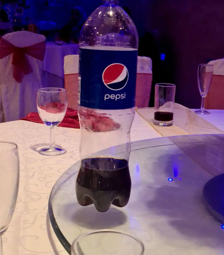 Un Pepsi flottant