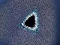 L'île Vastok de l'océan Pacifique s'apparentant à un trou noir.