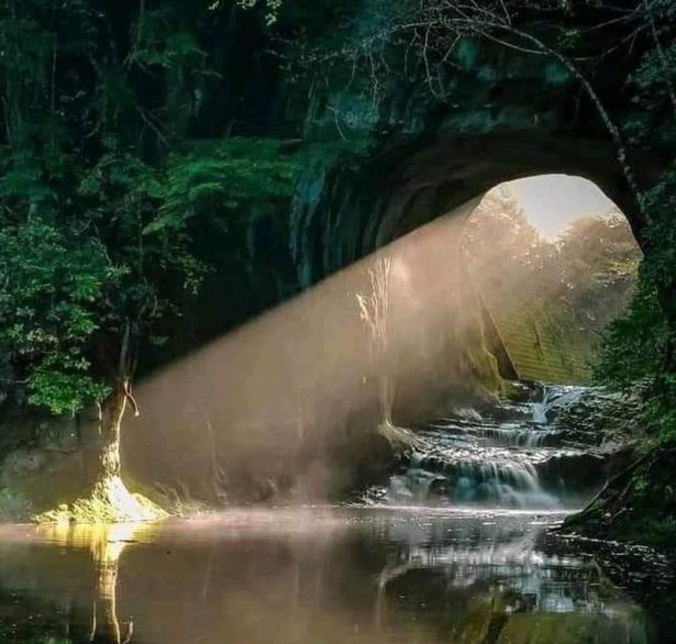 Une grotte inondée de lumière