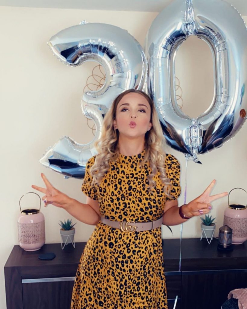 Keely Favell pour ses 30 ans