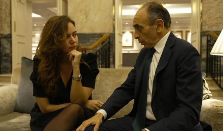 Sarah Knafo dans l’embarras : ce SMS qui ne passe pas après la sortie polémique d’Eric Zemmour Sarah Knafo dans l’embarras : ce SMS qui ne passe pas après la sortie polémique d’Eric Zemmour