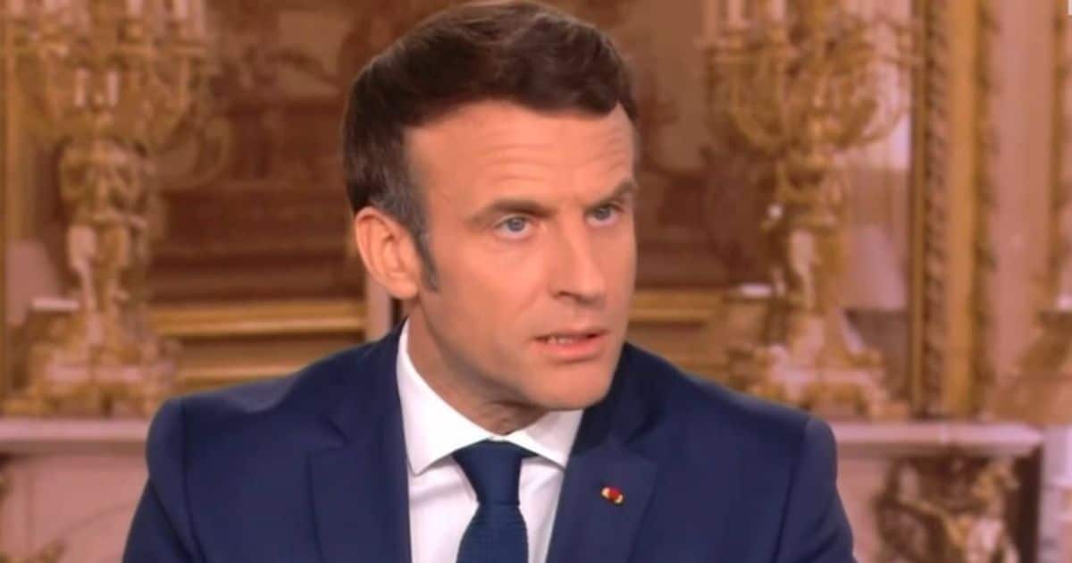 Un médecin a consulté le dossier vaccinal d’Emmanuel Macron, il risque gros !