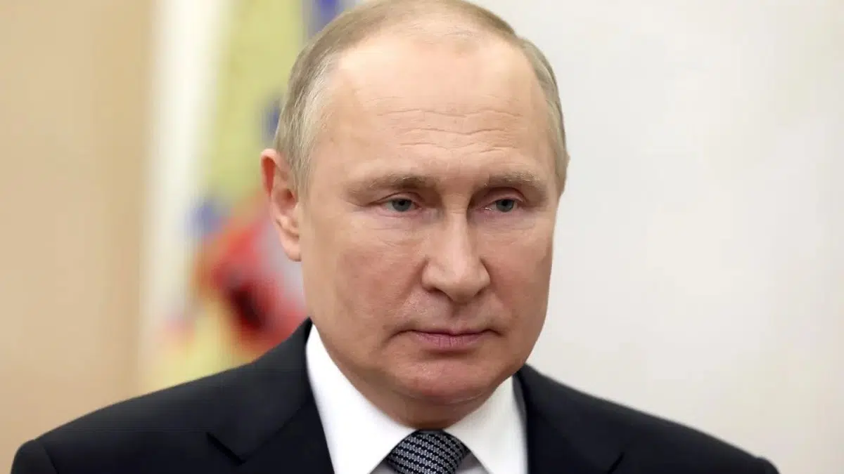 Vladimir Poutine se montre avec le visage gonflé : serait-il malade ?