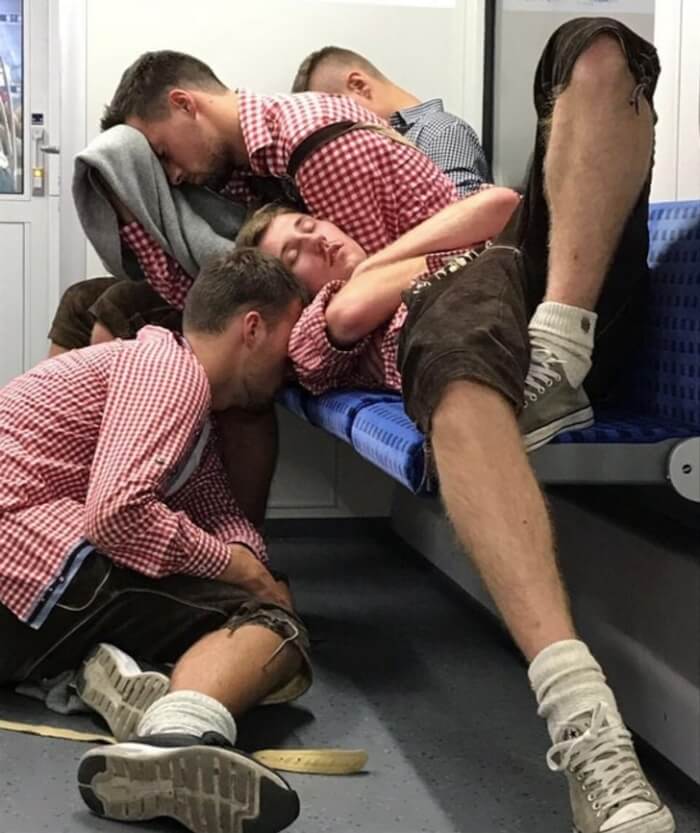 Après l'Oktoberfest dans le train