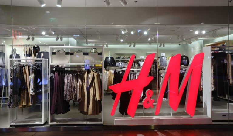 H&M surprend avec ce manteau chic et abordable pour cet hiver