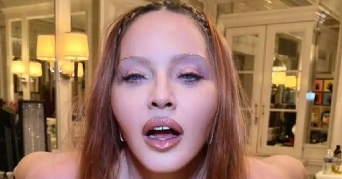 Madonna en bas résille et short : la chanteuse fait le buzz sur Instagram