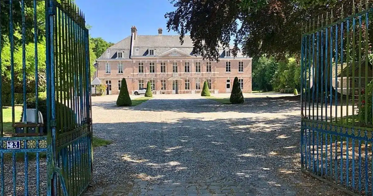 Il s’offre un somptueux château pour le prix d’un studio parisien