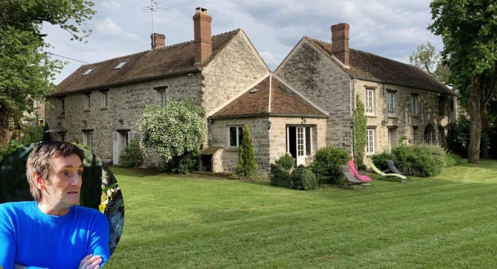 pierre palmade sa propriete de  metres carres est  vendre