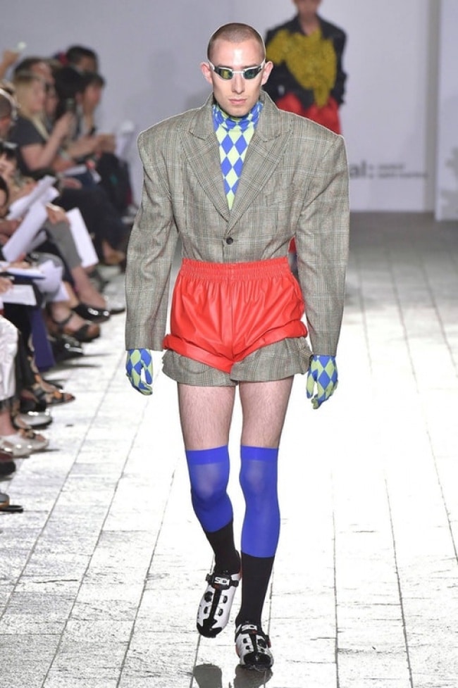 Short rouge et veste