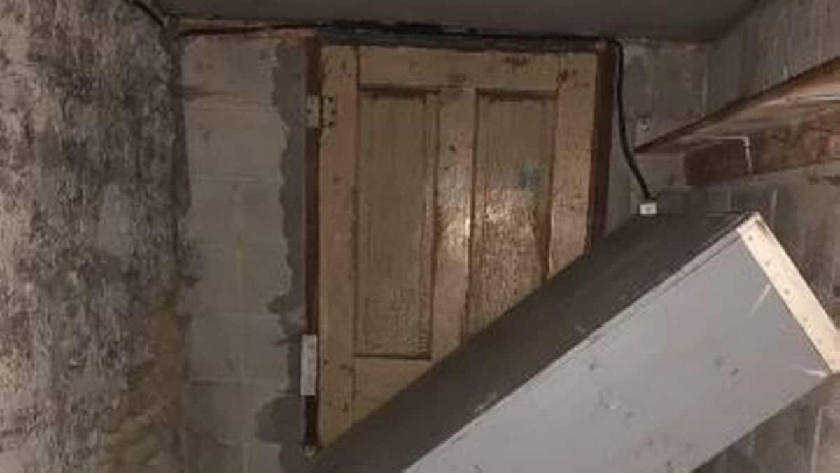 Un homme découvre une porte cachée dans son sous-sol - Photo : Reddit