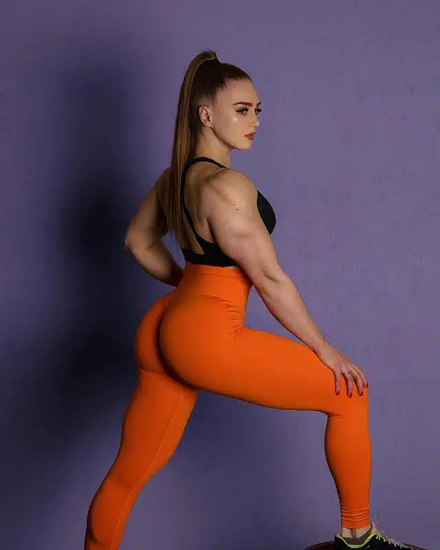 Julia Vins, Barbie musclée